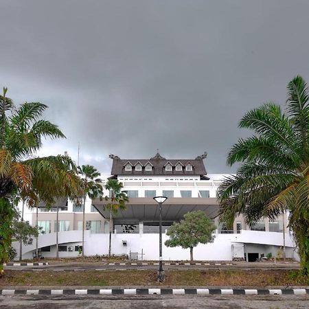 Horison Ultima Bandara Balikpapan Hotel Sepinggang Kecil Exterior photo
