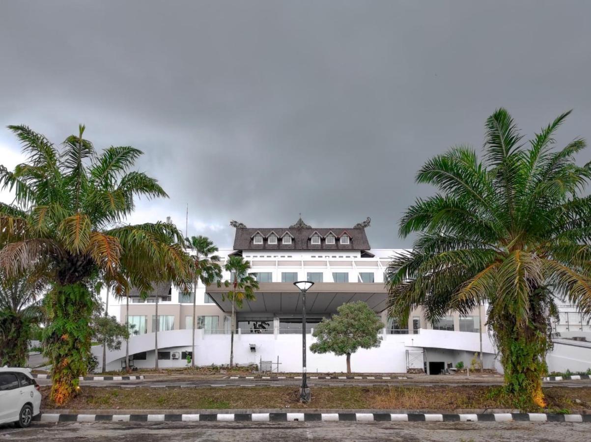 Horison Ultima Bandara Balikpapan Hotel Sepinggang Kecil Exterior photo