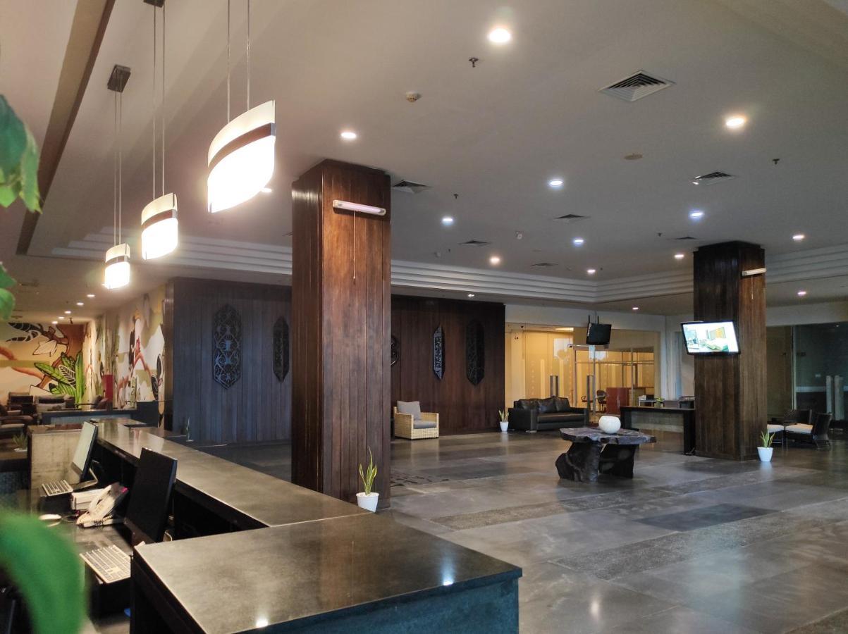 Horison Ultima Bandara Balikpapan Hotel Sepinggang Kecil Exterior photo