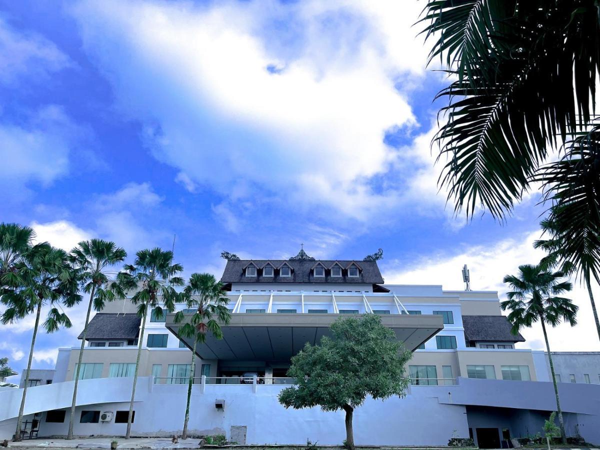 Horison Ultima Bandara Balikpapan Hotel Sepinggang Kecil Exterior photo